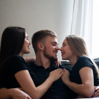 Quelles sont les différences entre couple libre, polyamour et adultère ?